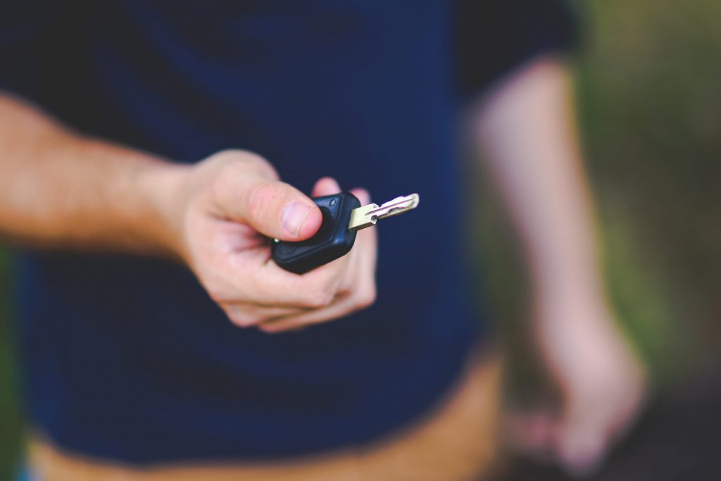 car-key-in-hand-6097