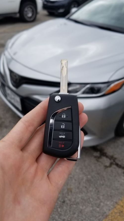 The flip key was cut and programmed for the 2018 Toyota Camry.